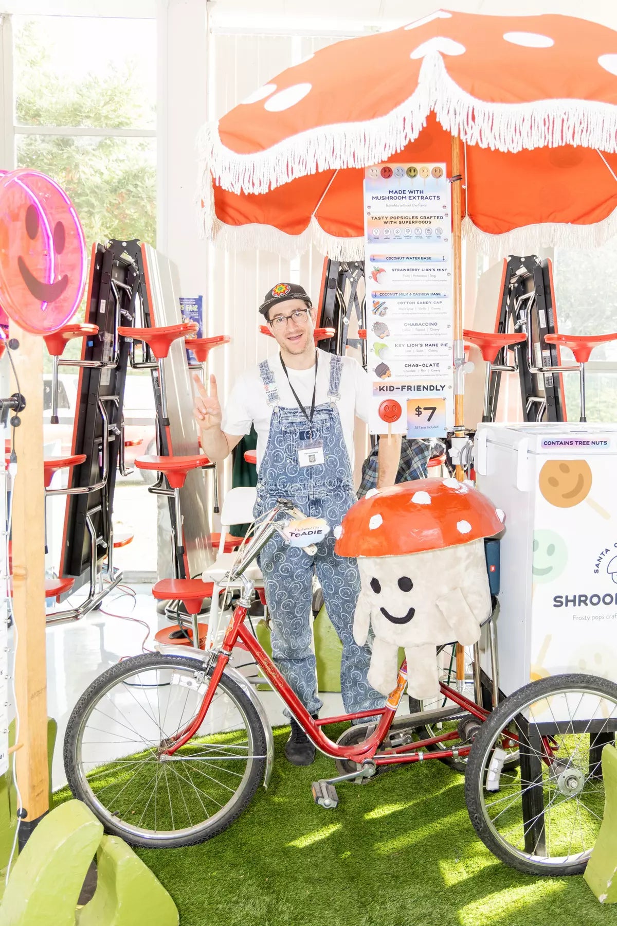Benni Pops event setup with branded bike cart and umbrella, designed for serving frozen desserts at outdoor gatherings